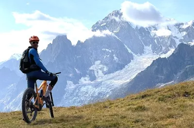 E-Biking easy trip under the glaciers of the Aosta Valley - Azimut Ski Bike Mountain - www.azimut.ski