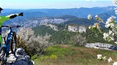 Enduro Bike trip - Singletrail paradise under the sun of the famous Diois - Azimut Ski Bike Mountain - www.azimut.ski