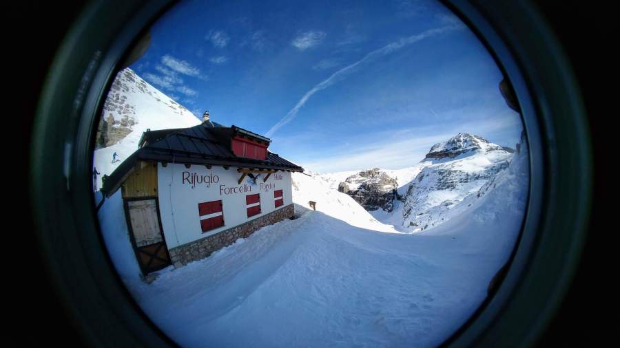Freerando and freeride skiing trip Dolomites