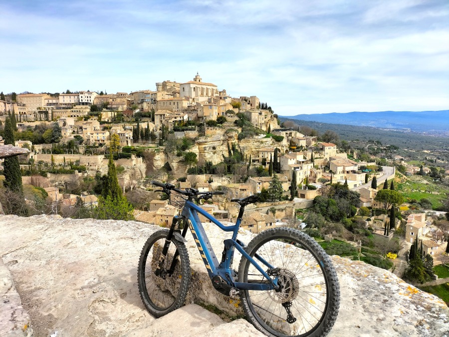 E-bike  - Easy ride in Provence in the Ocres of the Luberon