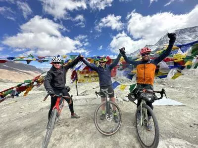 Himalaya / Inde- Traversée Spiti Zanskar Ladakh - Gravel sur les plus hautes routes du monde - Azimut Ski Bike Mountain - www.azimut.ski