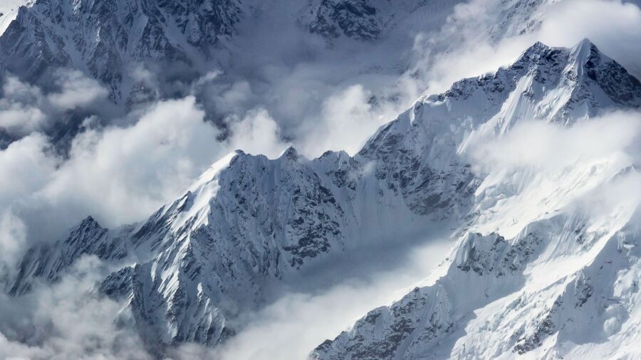 Ski touring in the Western Himalayas - Land of Lamas